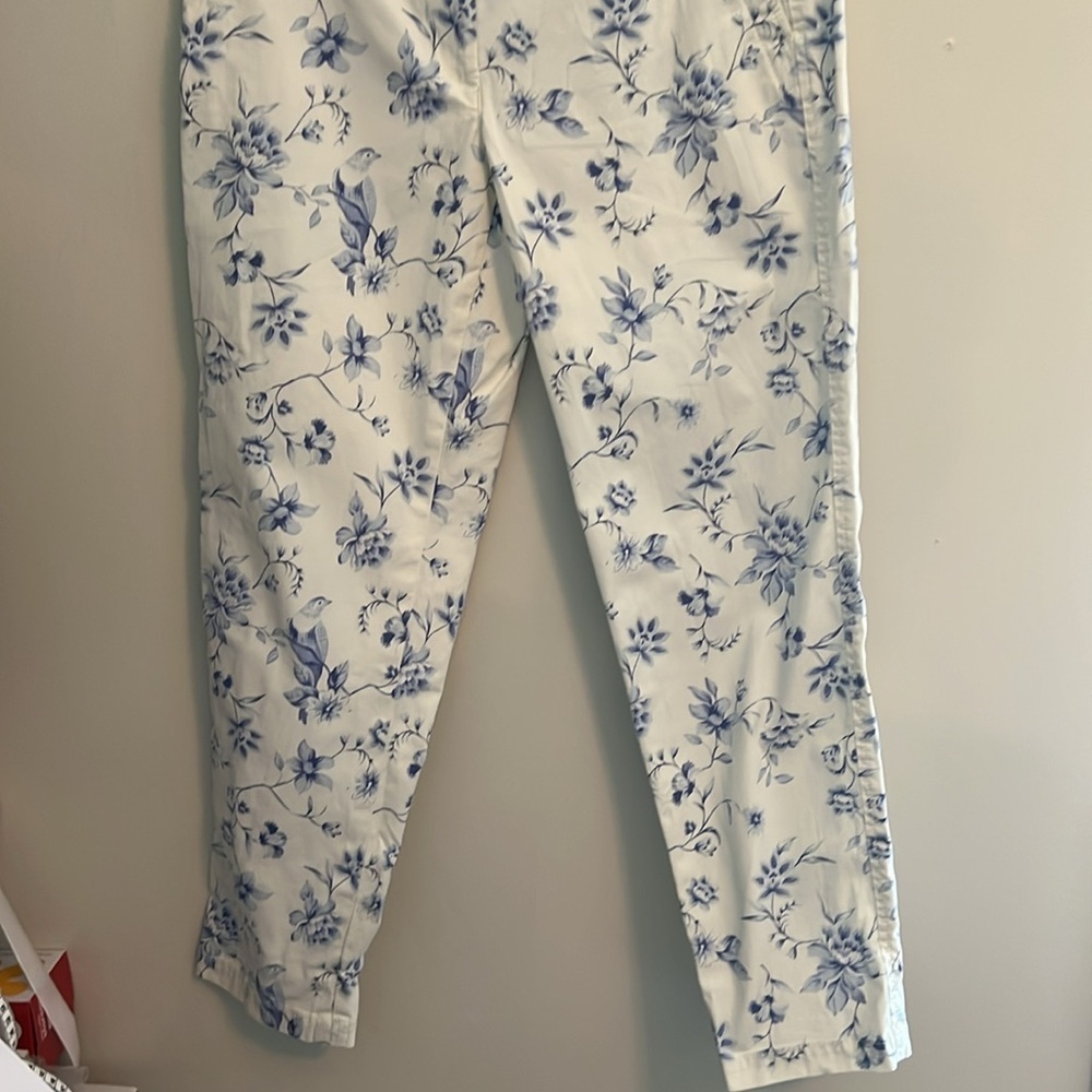 Coastal Grandma Style Floral Print Chino Pants in White and Blue - Picture 4 of 6